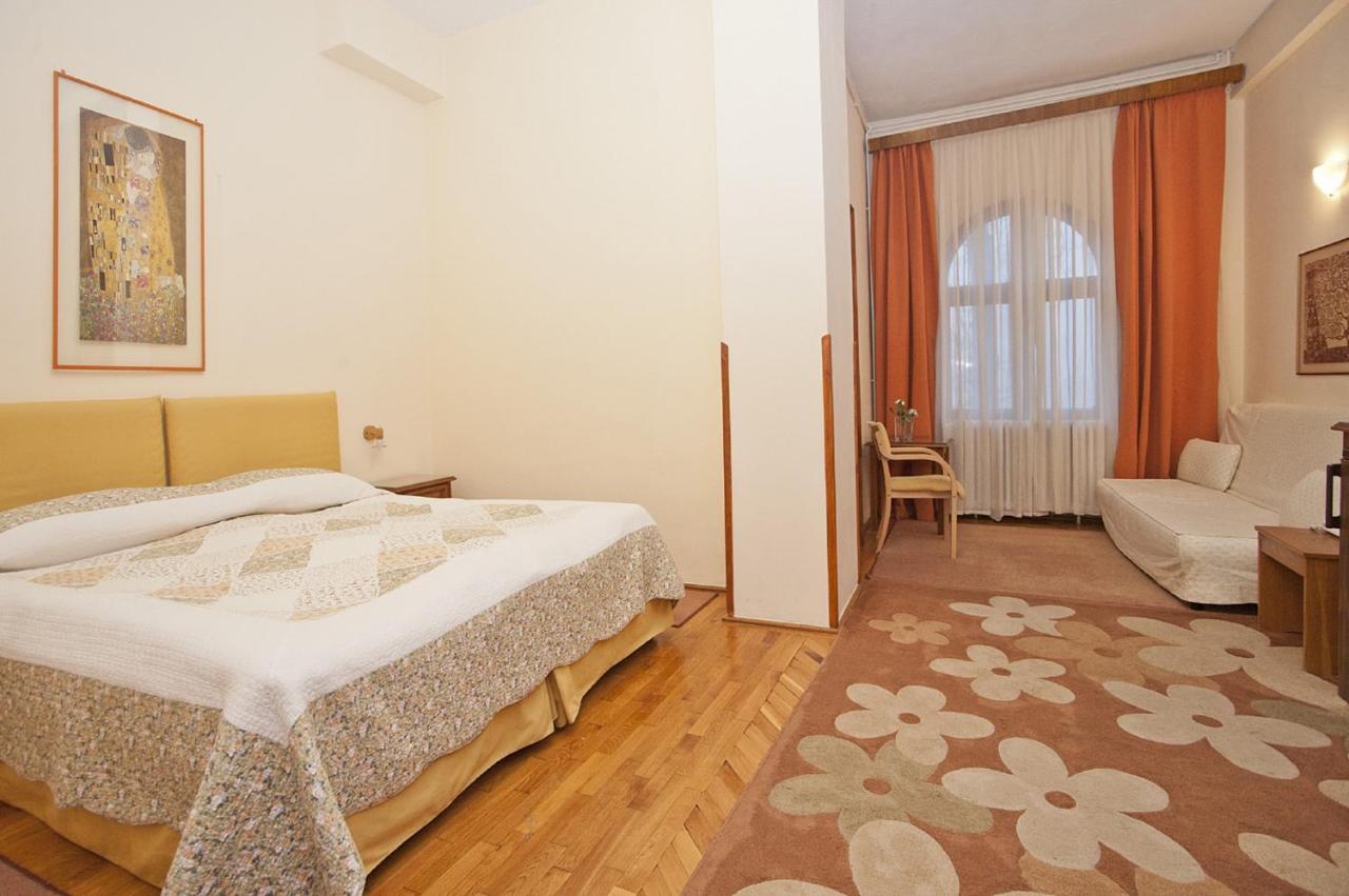 Vila Camelia Sinaia Szoba fotó